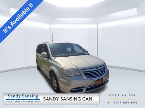 Used 2013 Chrysler Town & Country Touring FWD image 1