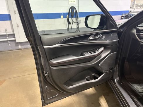 Used 2022 Jeep Grand Cherokee Trailhawk w/ Luxury Tech Group III image 21