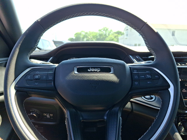 New 2026 Jeep Grand Cherokee Laredo w/ MOPAR Finishing Package AWD/4WD image 15