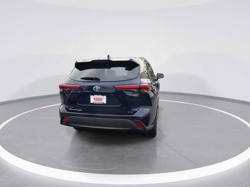 Certified 2022 Toyota Highlander XLE image 7