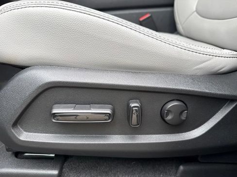Used 2025 Honda Pilot Touring image 25