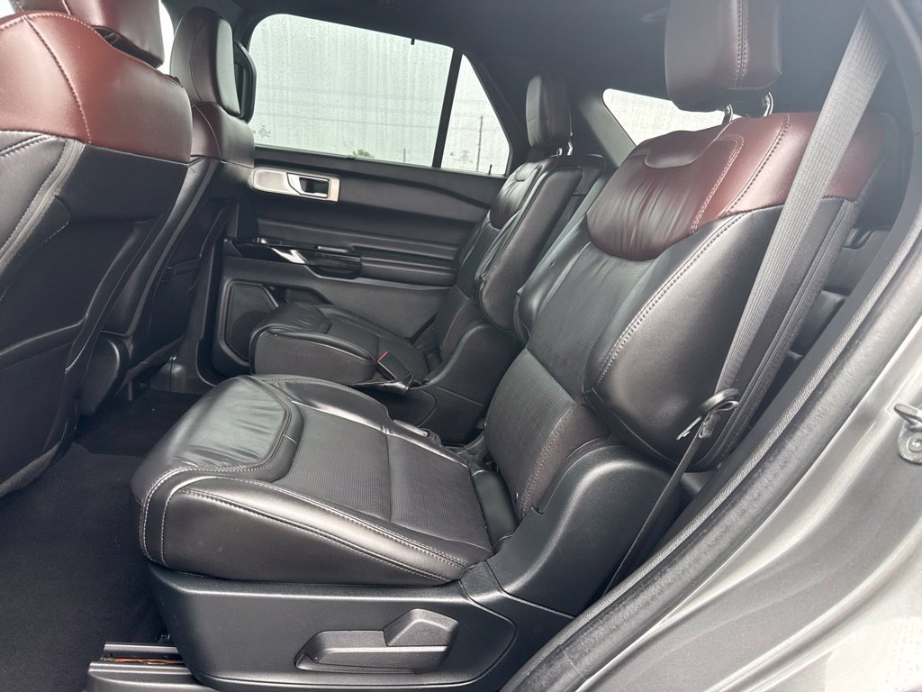 Used 2023 Ford Explorer Platinum w/ Technology Package AWD/4WD image 9