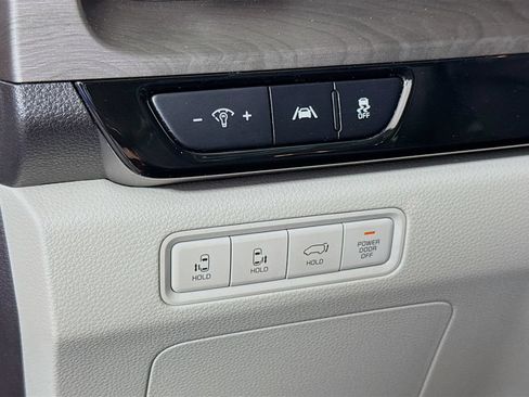 Used 2024 Kia Carnival SX FWD image 10