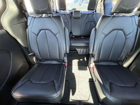 New 2026 Chrysler Pacifica Select image 15