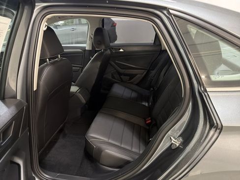 Used 2024 Volkswagen Jetta SE FWD image 10