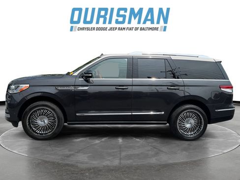 Used 2023 Lincoln Navigator 4WD image 3