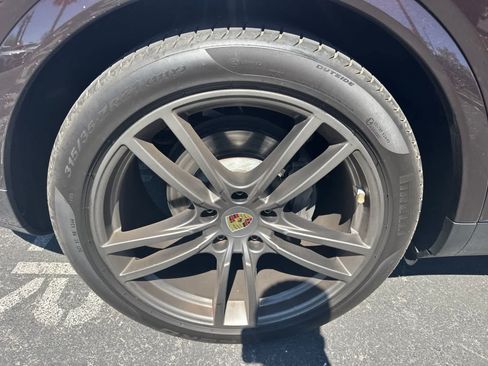 Used 2019 Porsche Cayenne S AWD/4WD image 16