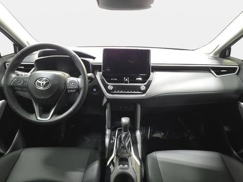 Used 2025 Toyota Corolla Cross XLE w/ Convenience Package AWD/4WD image 10