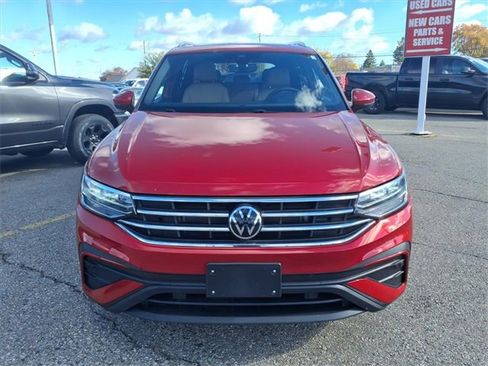 Used 2022 Volkswagen Tiguan SE image 2