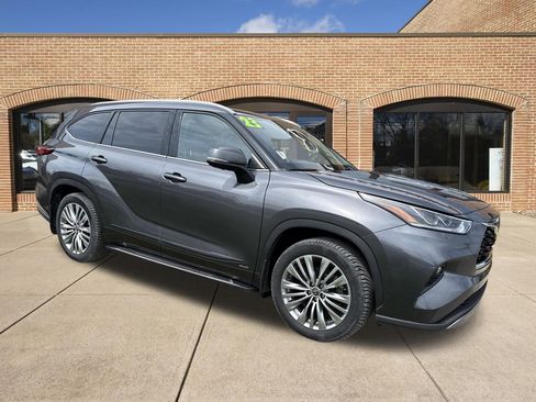 Used 2023 Toyota Highlander Platinum image 1