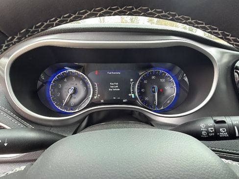 New 2026 Chrysler Pacifica Select FWD image 26