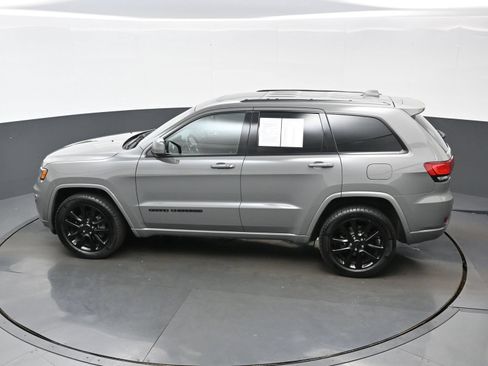 Used 2020 Jeep Grand Cherokee Altitude AWD/4WD image 36