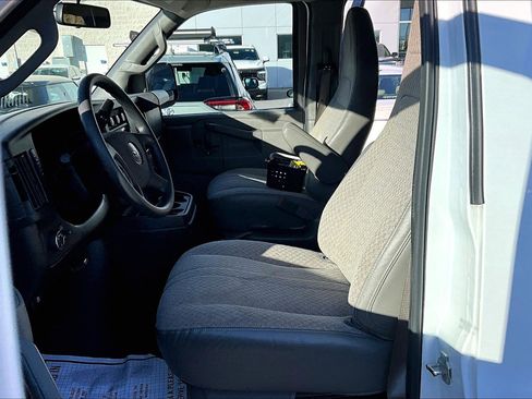 Used 2018 Chevrolet Express 2500 LT w/ LT Preferred Equipment Group image 20