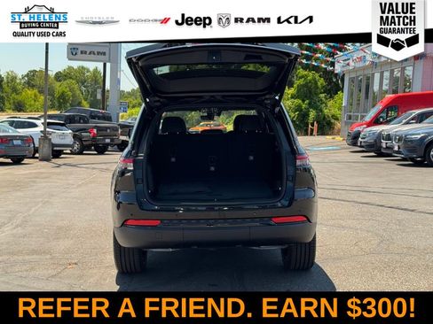 Used 2025 Jeep Grand Cherokee Altitude AWD/4WD image 7