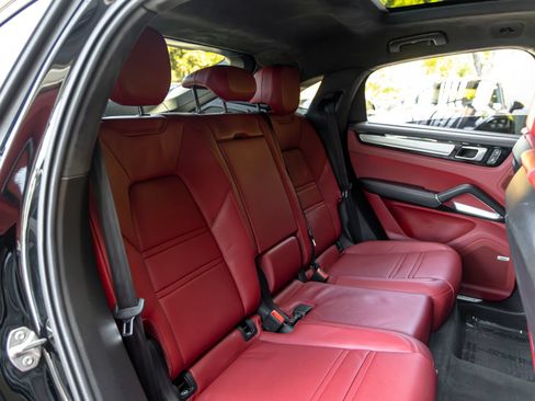 Certified 2022 Porsche Cayenne Turbo S AWD/4WD image 54