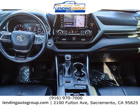 Used 2021 Toyota Highlander XLE image 17