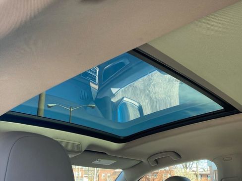 Certified 2025 Volkswagen Atlas SE w/ Panoramic Sunroof Package image 19