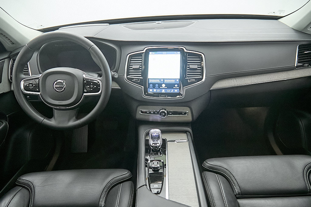 Certified 2025 Volvo XC90 B6 Ultra w/ Protection Package Premier AWD/4WD image 25