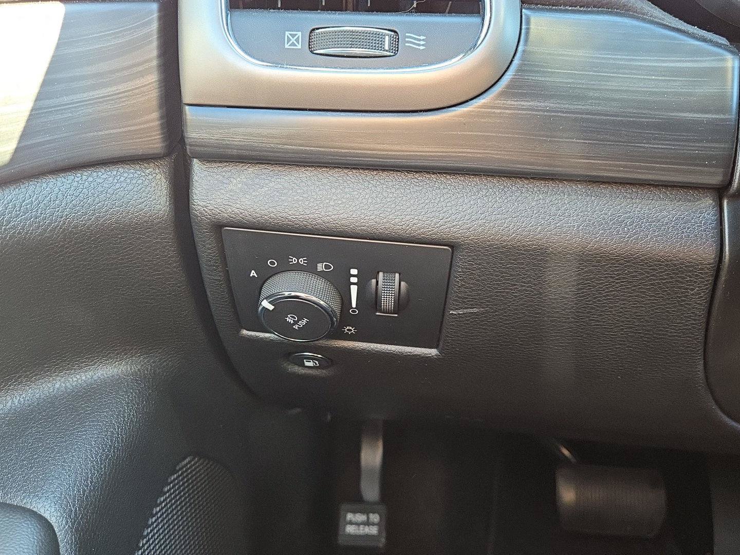 Used 2020 Jeep Grand Cherokee Altitude AWD/4WD image 21