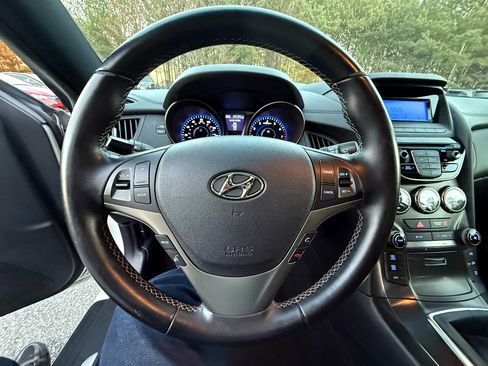 Used 2013 Hyundai Genesis 2.0T image 13