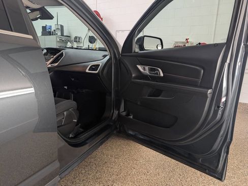 Used 2017 GMC Terrain SLE AWD/4WD image 17