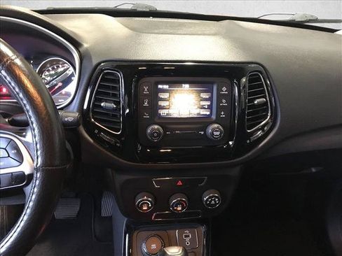 Used 2018 Jeep Compass Latitude AWD/4WD image 13