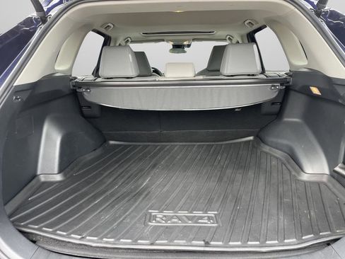 Used 2020 Toyota RAV4 XLE Premium image 17