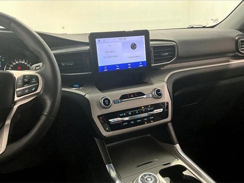 Used 2023 Ford Explorer XLT image 9