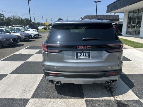 Used 2026 GMC Acadia Elevation w/ Elevation Premium Package FWD image 4