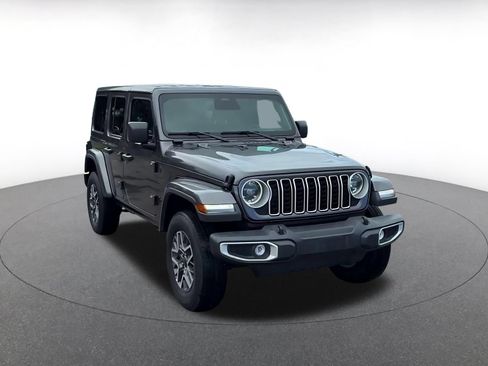 Used 2025 Jeep Wrangler Unlimited Sahara AWD/4WD image 3