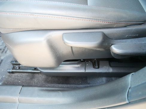 Used 2024 Chevrolet Trax RS w/ Sunroof Package image 19