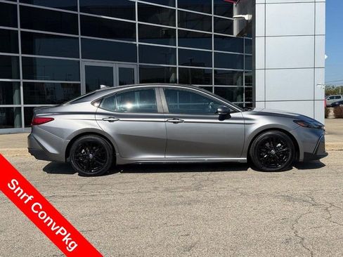 Used 2025 Toyota Camry SE w/ Convenience Package FWD image 2
