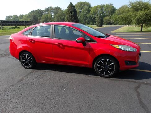 Used 2015 Ford Fiesta SE w/ Equipment Group 201A FWD image 8