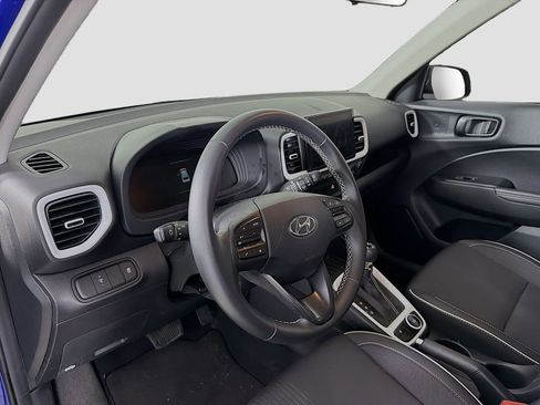 Used 2024 Hyundai Venue Limited image 11