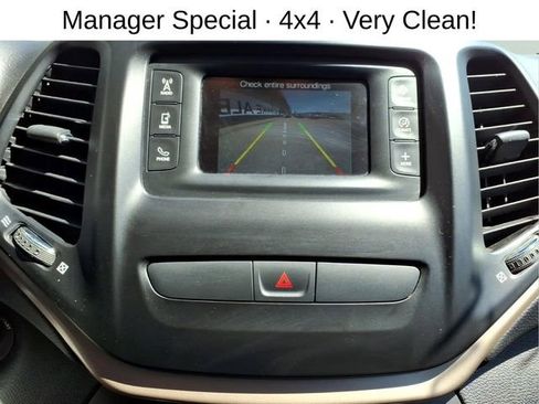 Used 2016 Jeep Cherokee Latitude AWD/4WD image 19