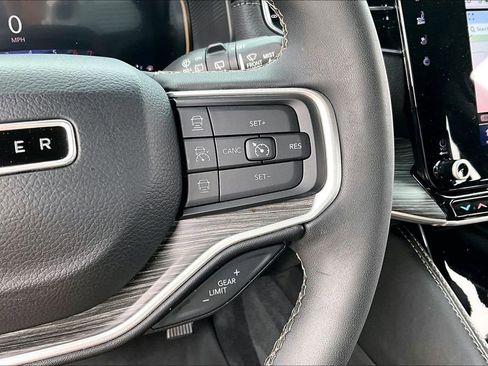 Used 2024 Jeep Wagoneer Series II w/ Flexible Seating Group RWD image 19