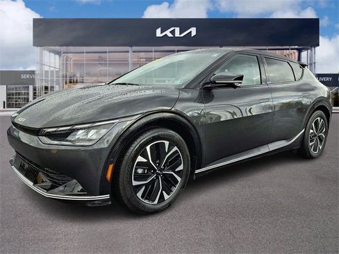 Certified 2022 Kia EV6 Wind w/ Wind Technology Package image 3