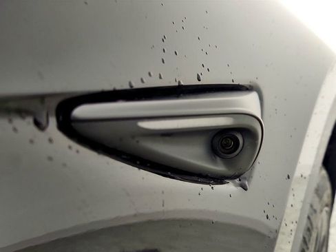 Used 2025 Tesla Model Y Long Range image 29