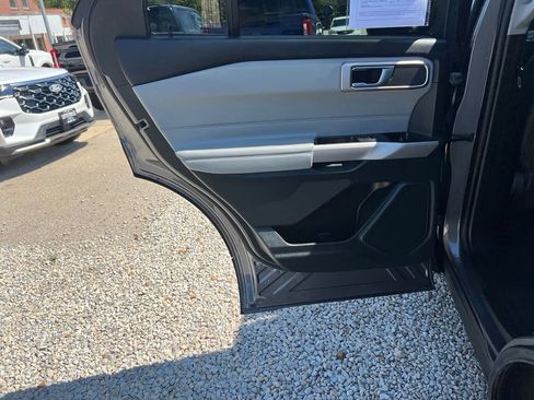 Used 2024 Ford Explorer XLT w/ Equipment Group 202A AWD/4WD image 15
