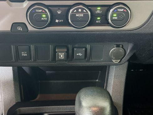 Used 2022 Toyota Tacoma SR5 RWD image 22