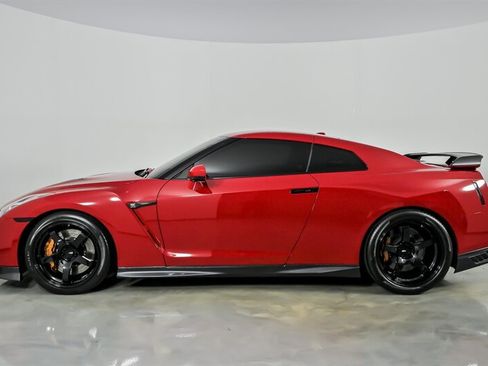 Used 2018 Nissan GT-R Premium AWD/4WD image 8