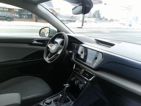 Used 2024 Volkswagen Taos SE image 24