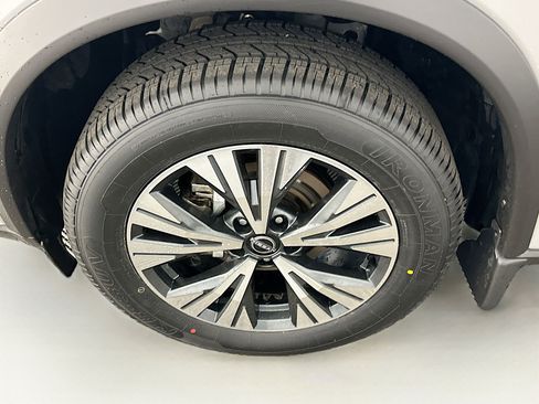 Used 2023 Nissan Rogue SV AWD/4WD image 11