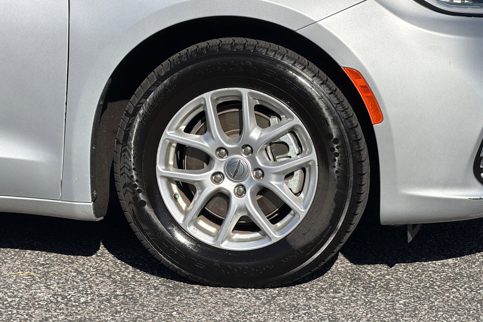 Used 2023 Chrysler Pacifica Touring-L FWD image 36