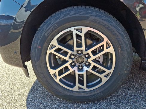 New 2025 Ford Expedition Active image 18