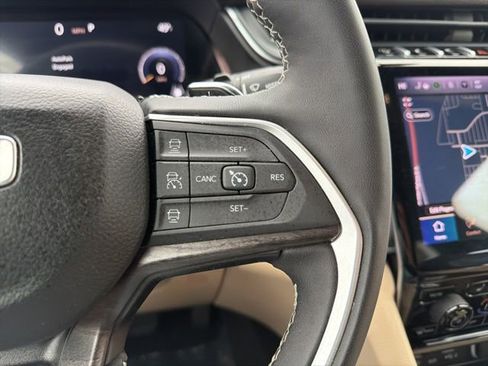 Used 2024 Jeep Grand Cherokee Limited image 21