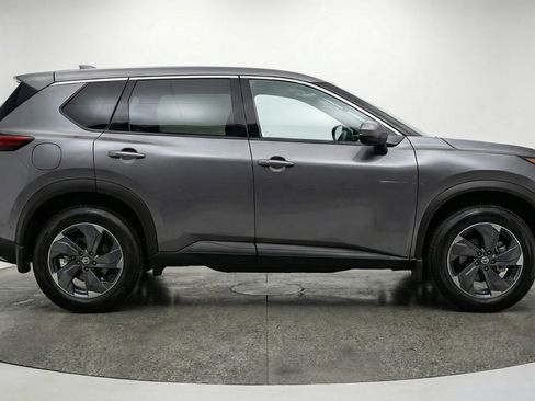 Used 2025 Nissan Rogue SV image 11