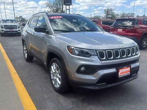 Used 2023 Jeep Compass Latitude AWD/4WD image 7