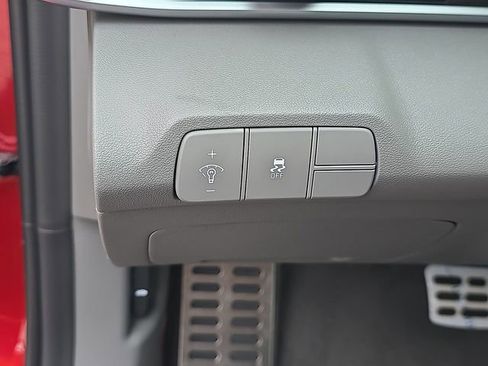 Certified 2025 Hyundai Elantra Sport FWD image 33