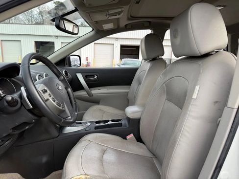 Used 2009 Nissan Rogue SL w/ Premium Pkg image 2